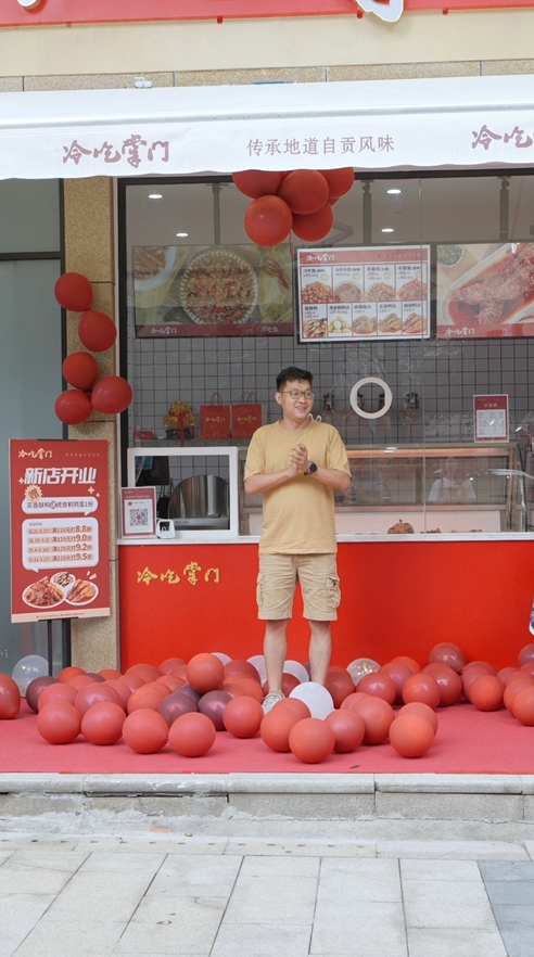 紅紅火火新店開，熱熱鬧鬧迎客來(lái)——熱烈祝賀榮豐公司首店冷吃掌門盛大開業(yè)
